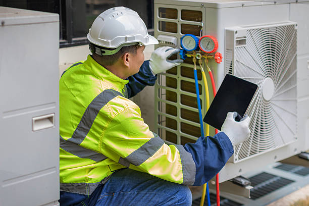 Professional Hvac technician working in Saint Louisville, OH